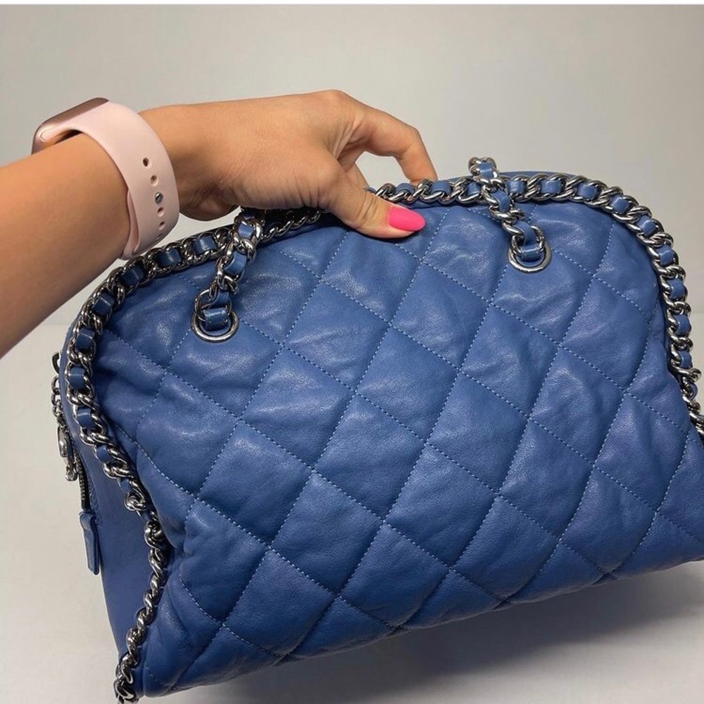 💙Chanel Quilted Leather Chain Around Bowler Bag💙